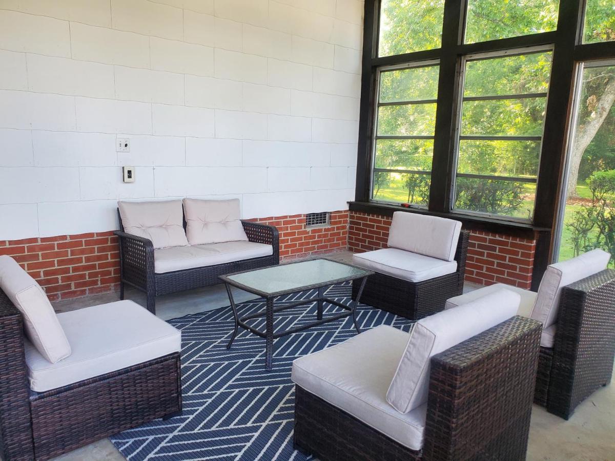 Spacious Centrally Located 3 Bed 2 Bath - Sleeps 8 Монтгомъри Екстериор снимка