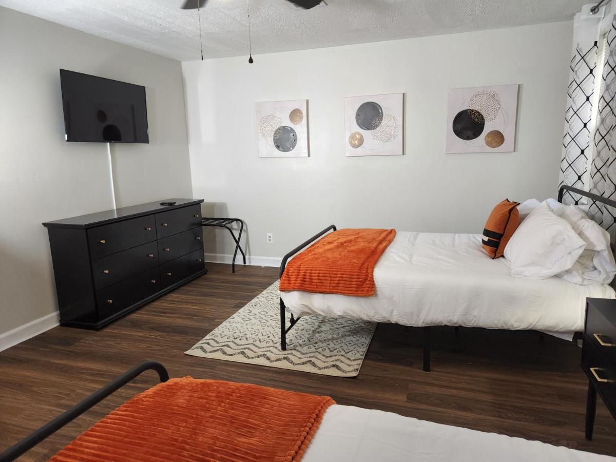 Spacious Centrally Located 3 Bed 2 Bath - Sleeps 8 Монтгомъри Екстериор снимка